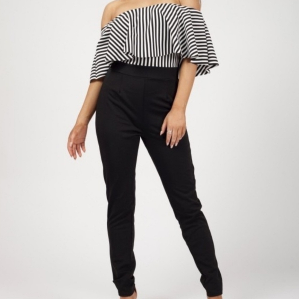 Stylewise Chic Black & White Striped Off-Shoulder Jumpsuit Sz 6